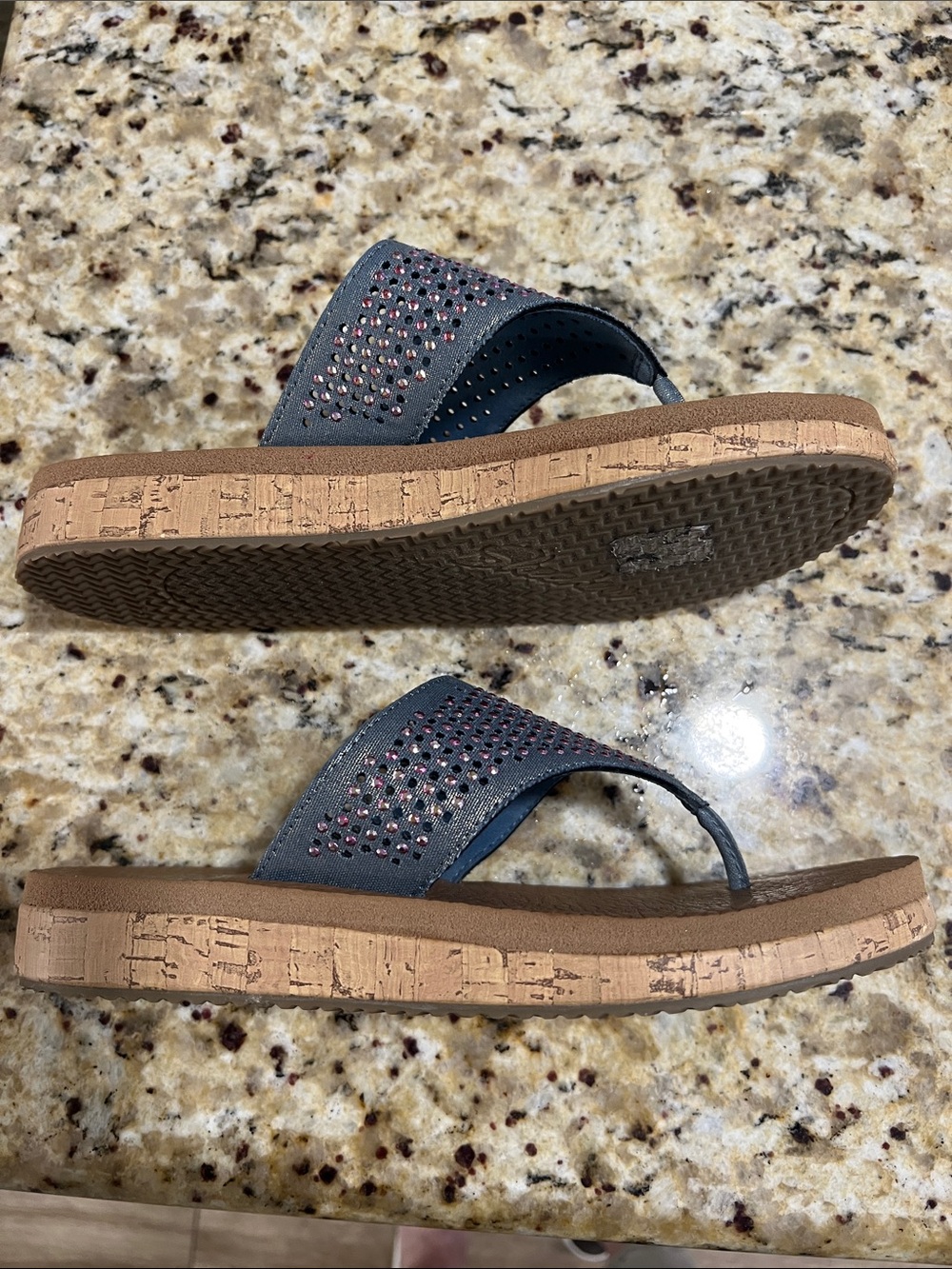 Cali from Skechers Yoga Foam Thong Ssndals Sz 8 - Picture 3 of 7